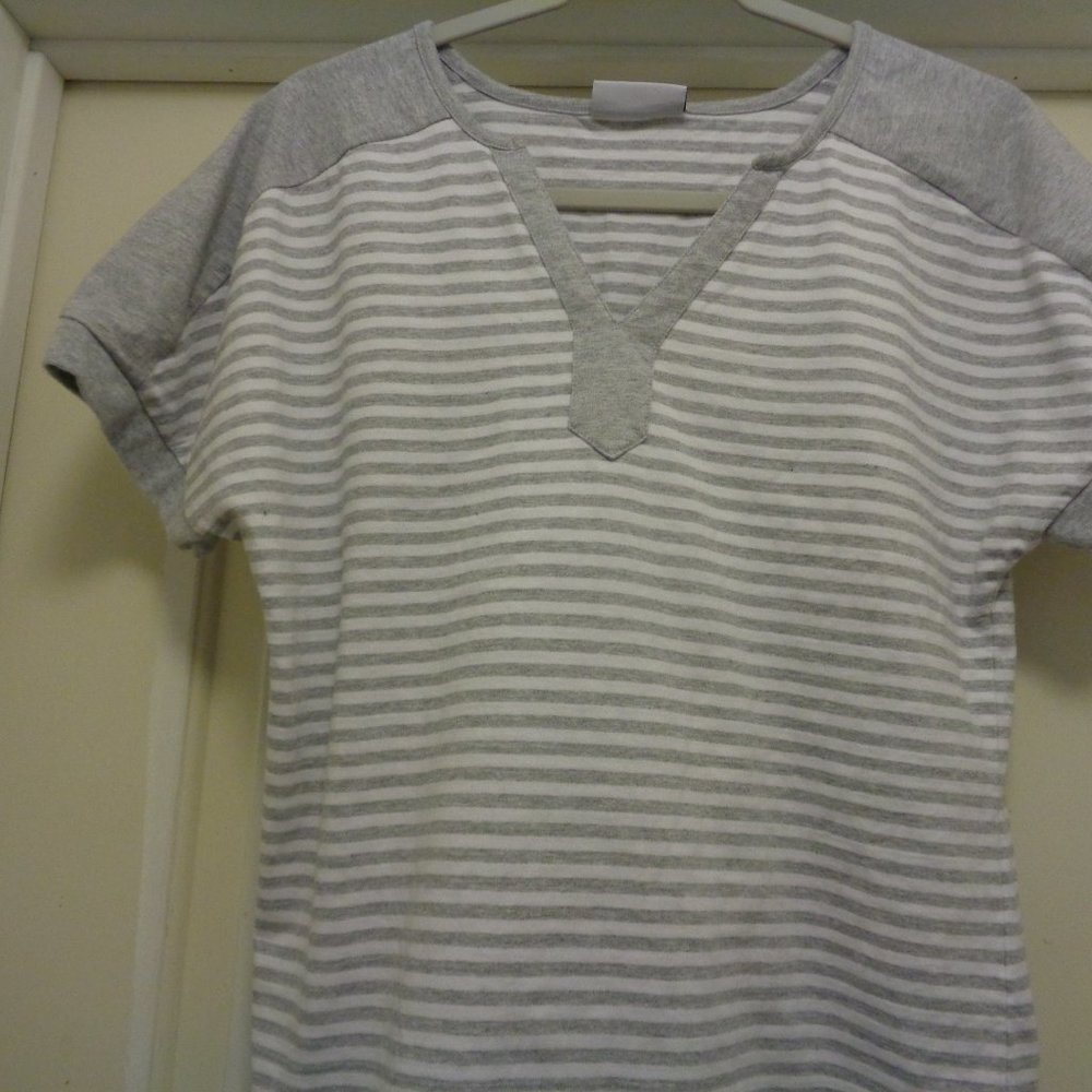 NAUTICAL BUT NICE GREY WHITE STRIPES BLOUSE TEE M